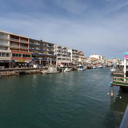 Magnifique A Les Flots